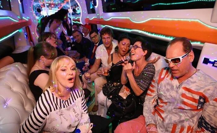 ВТБ БАНК устроил для москвичей поездку “В лимузине со звездами”