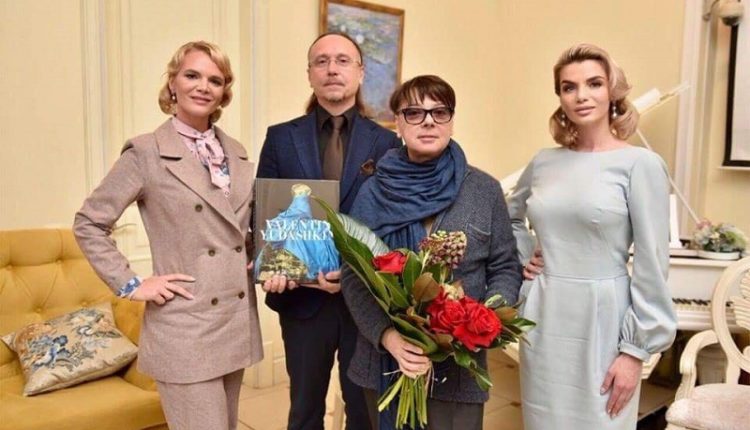 Валентин Юдашкин провёл образцовый светский показ при поддержке Австрийской Высшей Школы Этикета