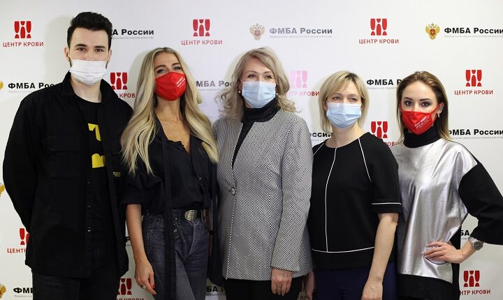 Новогодняя донорская акция с участием известных артистов, блогеров и общественных деятелей прошла в Москве