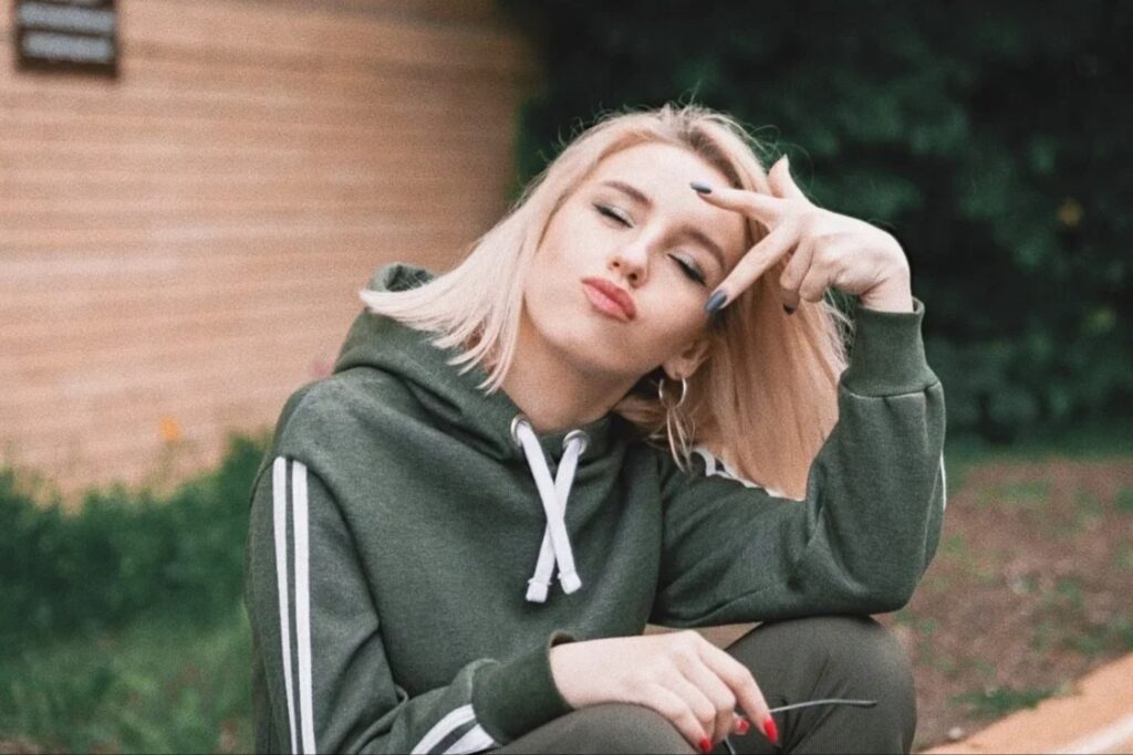 Певица K-tune выпустила мем-трек «Маша, беги»