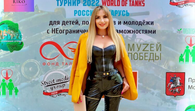 Певица и композитор София Файро выступила на благотворительном  мероприятии “Турнир 2022 World of Tanks Россия-Беларусь”