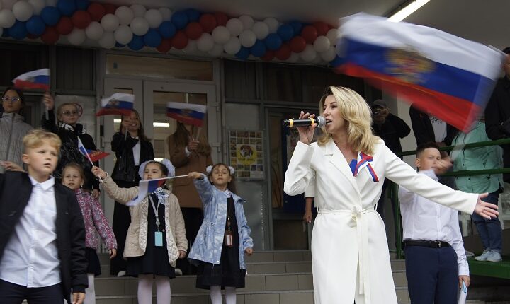 Новая песня АНИРИ стала гимном московских школ