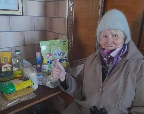 Волонтеры из Вологды обеспечили одиноких бабушек продуктами питания