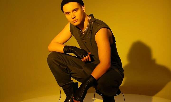 Популярный Этно-поп исполнитель Vlad Zotov представил новый клип на песню «Да ну эту любовь»