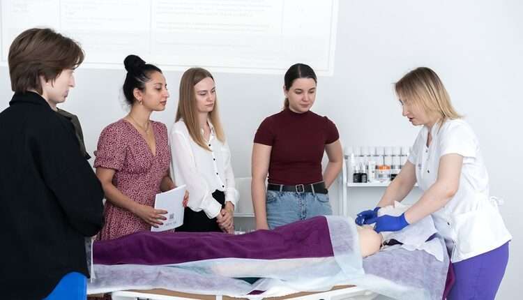 Понимать свою кожу: как учебные курсы ARAVIA помогают заботиться о себе осознанно