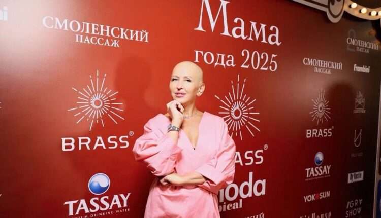 Вселена Мастер стала партнёром премии «Мама года 2025» и подарила номинантам авторские книги для детей.
