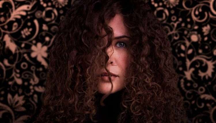 Певица SOINA представила новую песню «Доверяла»