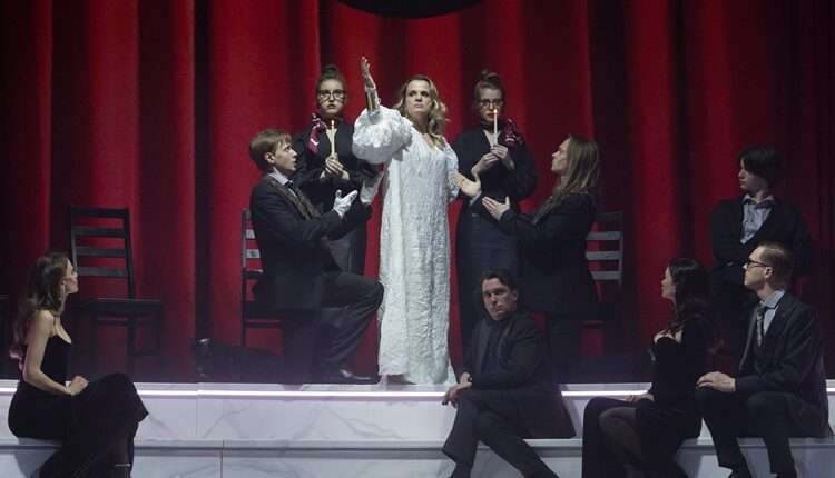 Инвентаризация по Гоголю: «ГоГоЛьИЛиАДА» Игоря Миркурбанова в «Ленкоме»