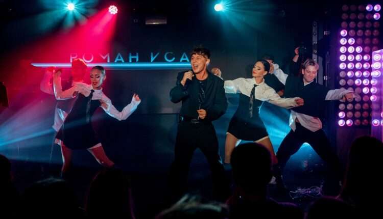 Роман Исаев покорил Москву премьерным шоу и хитами, спетыми на бис